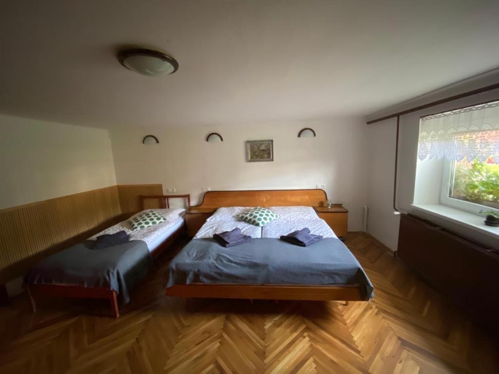 U Deda A Starkej Čierny Blh Buitenkant foto
